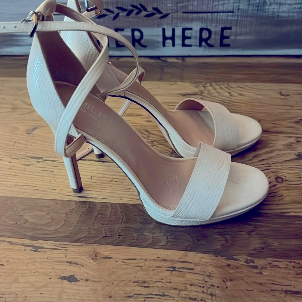 Scrappy cream heels